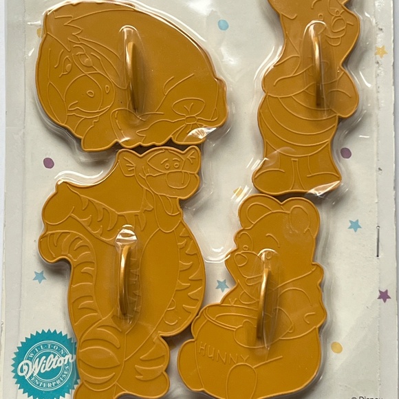 Wilton Disney Cookie Cutter Set of 4 Winnie the Pooh Vintage 1996 Sealed - Picture 2 of 4